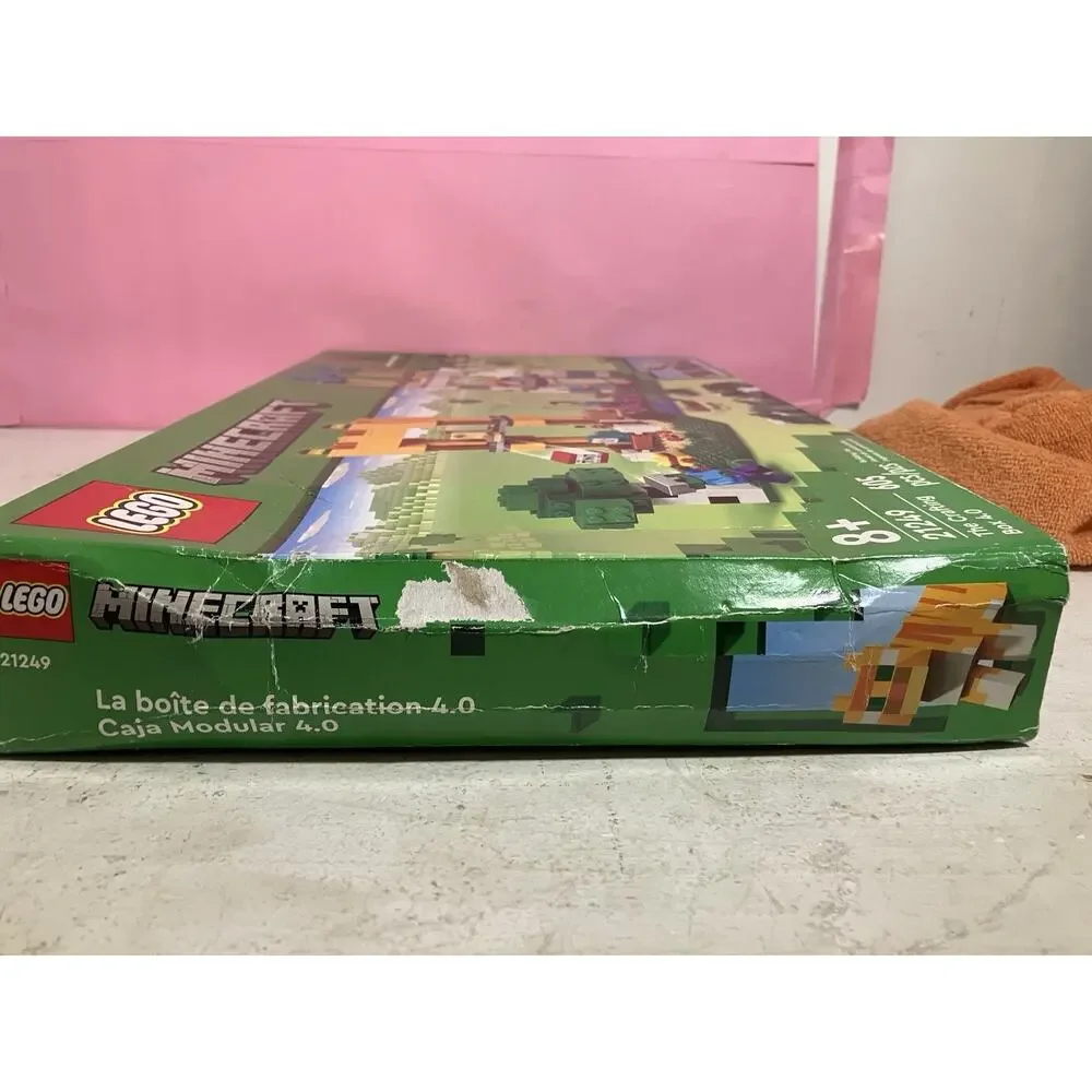 LEGO Minecraft: The Crafting Box 4.0 (21249) Brand New Sealed. Damaged Box